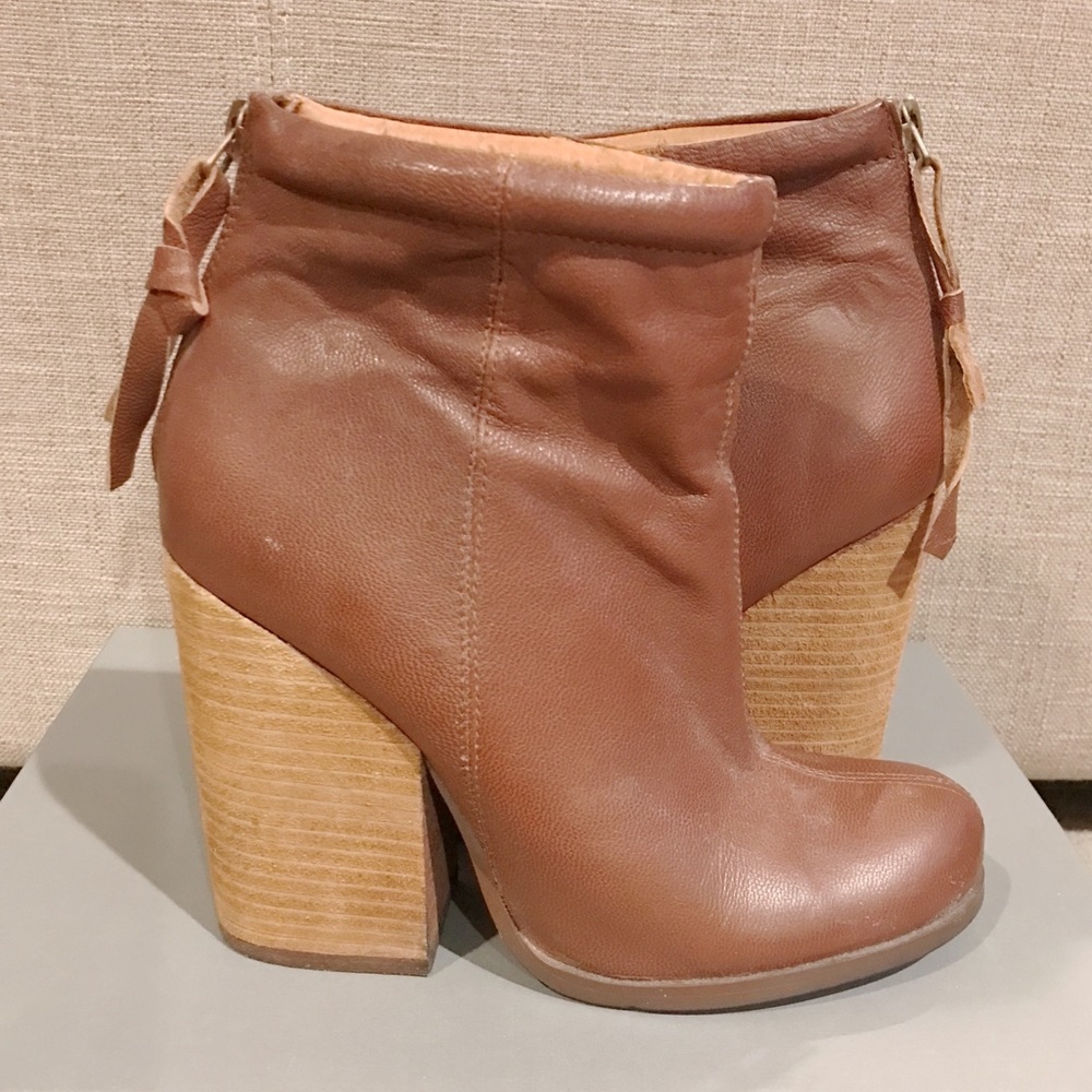 NYLA ‘Evasan’ Boot in Tan